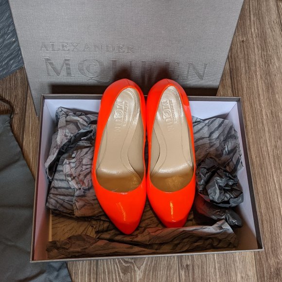 EUC (W36) - McQUEEN Neon Orange Pump - Picture 1 of 11